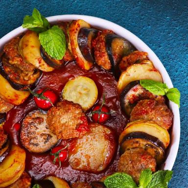 تاس‌کباب گوشت و صیفی‌جات