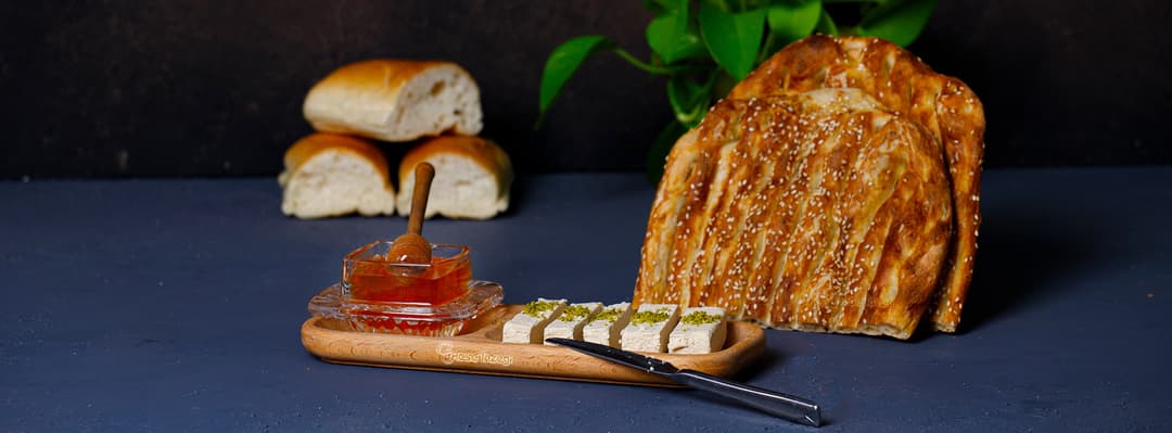 نان و حلوا ارده و عسل