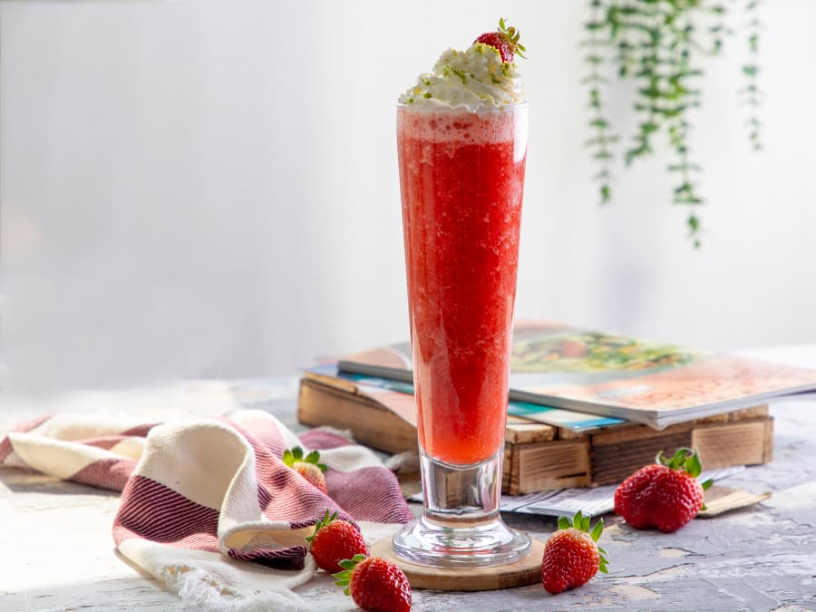 اسموتی توتفرنگی و چایسبز