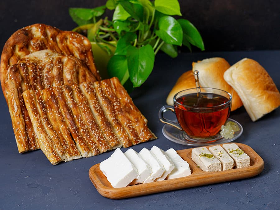 نان و پنیر و حلوا ارده
