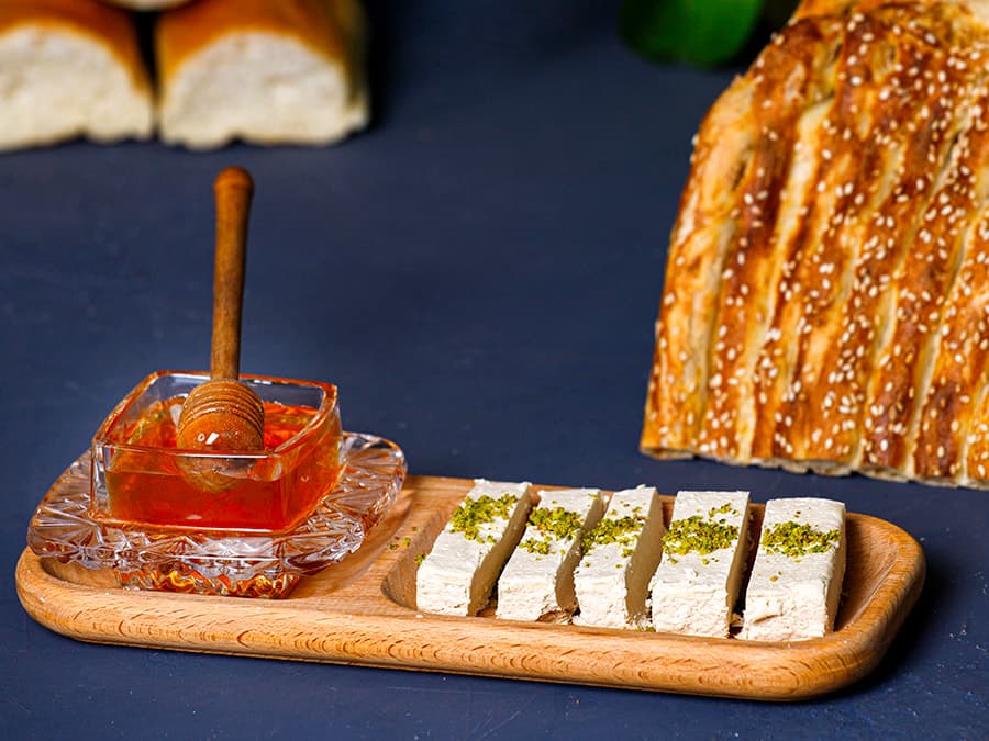 نان و حلوا ارده و عسل