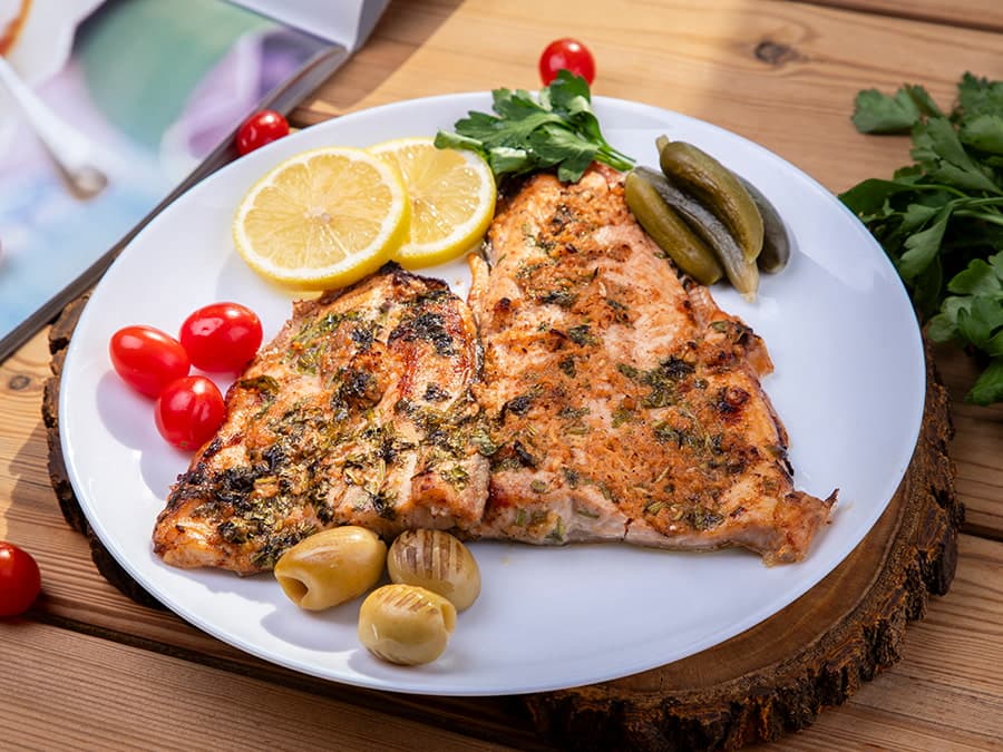 ماهی با مرینت زنجبیل و گشنیز