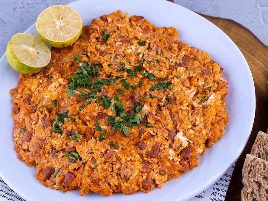املت لوبیاچیتی و پنیر