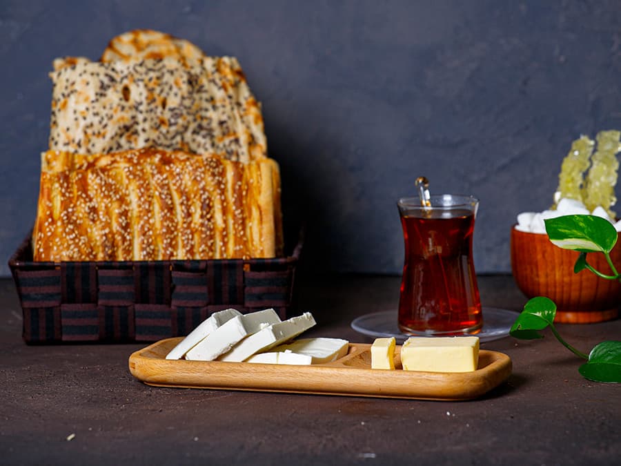 نان و پنیر و کره