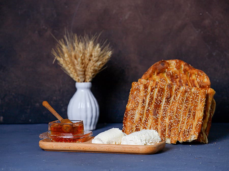 نان و سرشیر و عسل