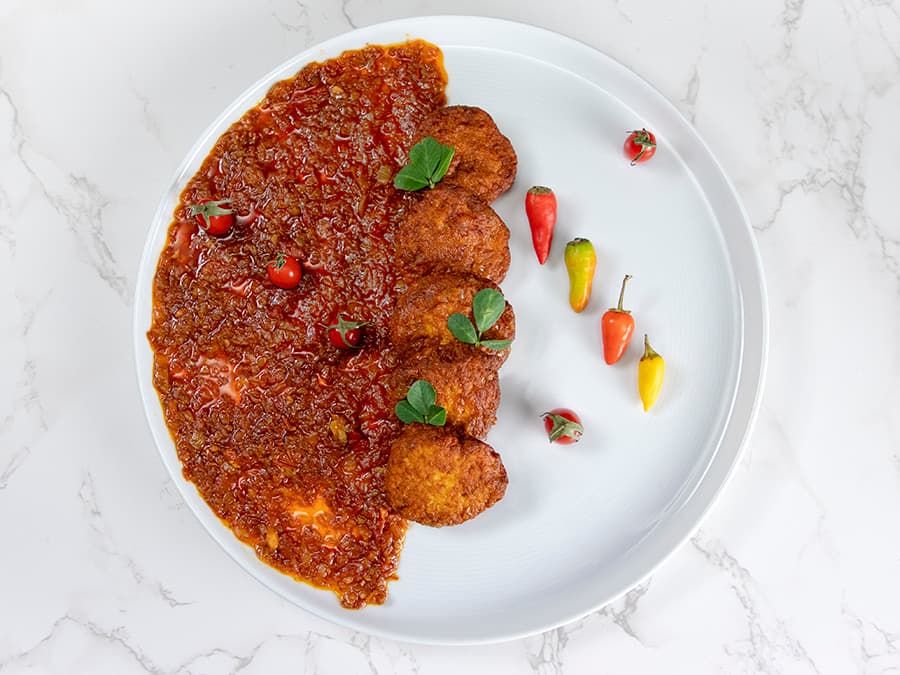 تاسکباب مرغ با سس گوجهفرنگی