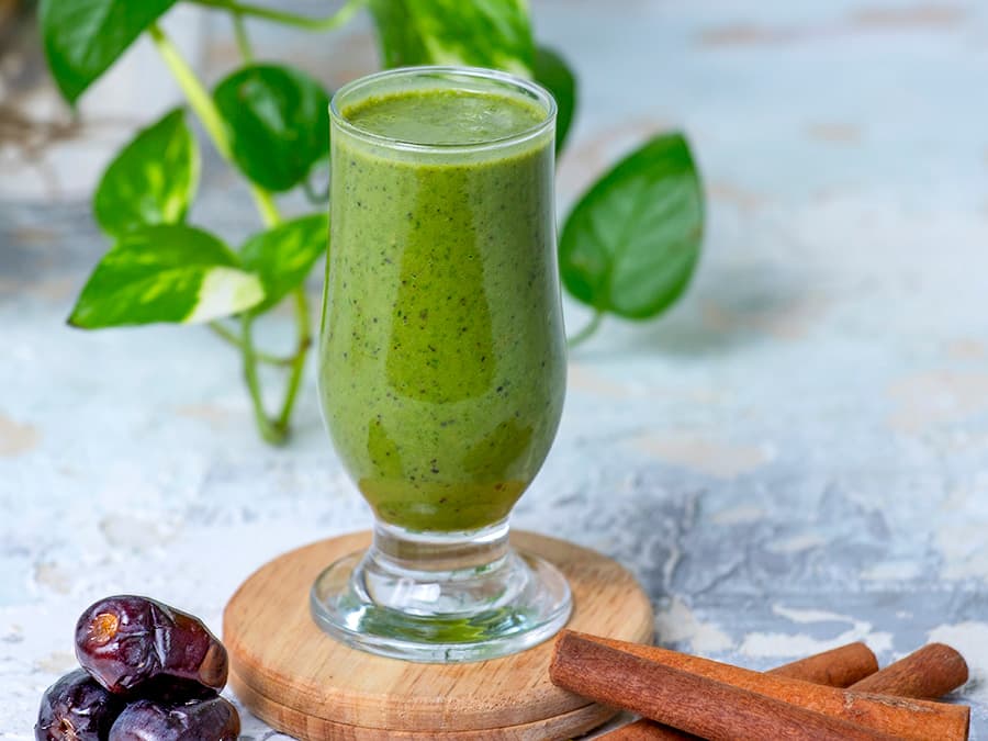 اسموتی خرما و اسفناج