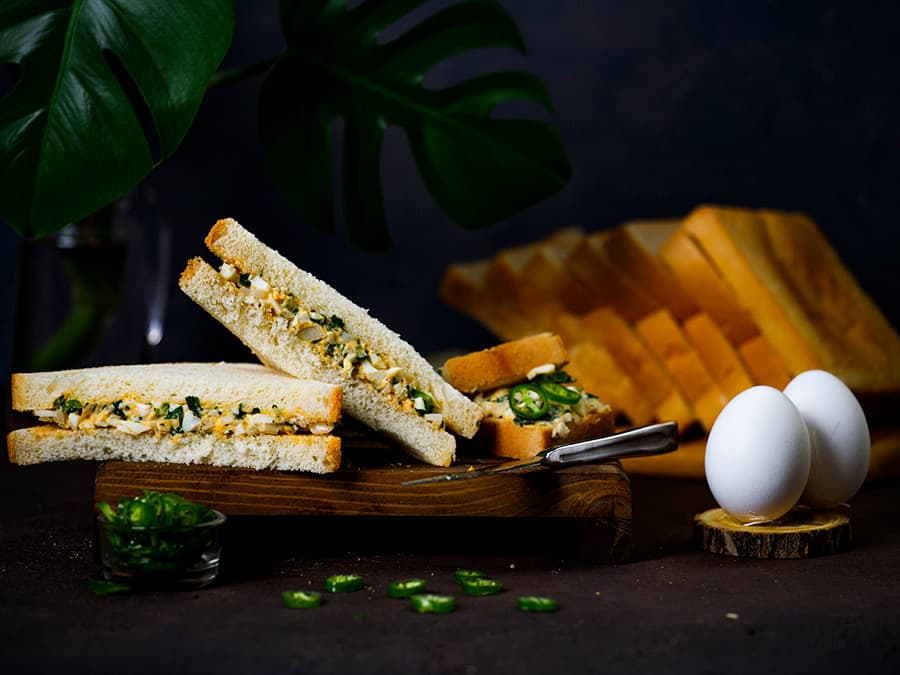 ساندویچ تخممرغ با سس