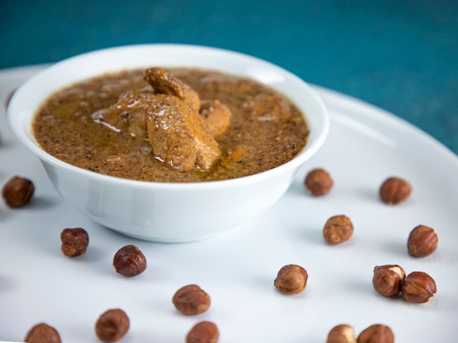 خورش فسنجان فندق با مرغ