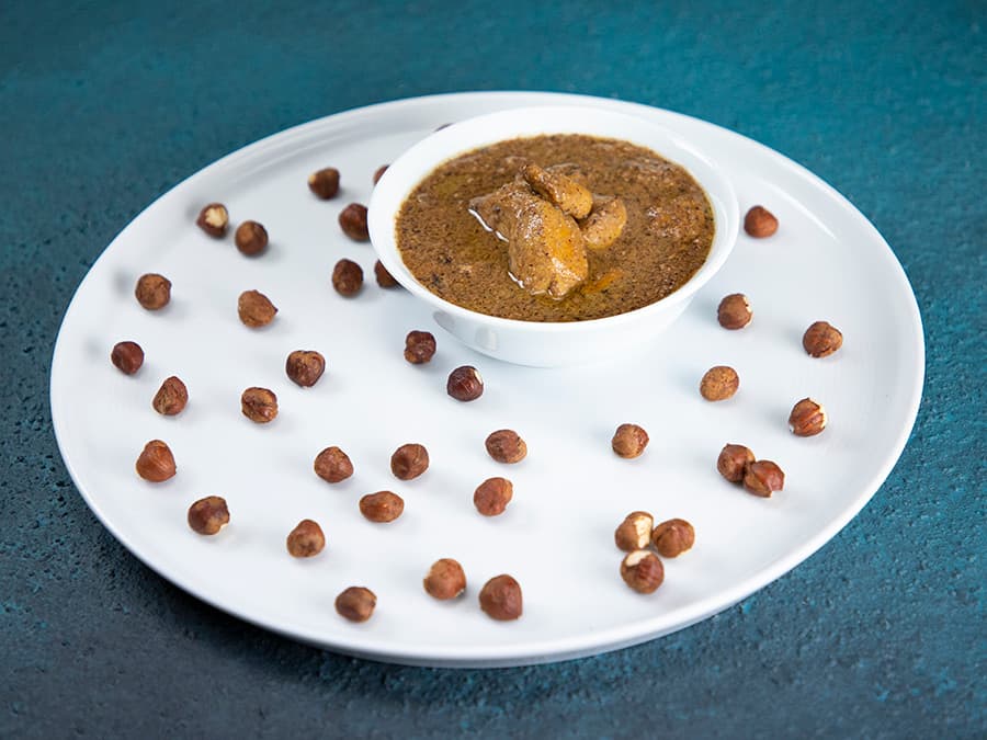 خورش فسنجان فندق با مرغ