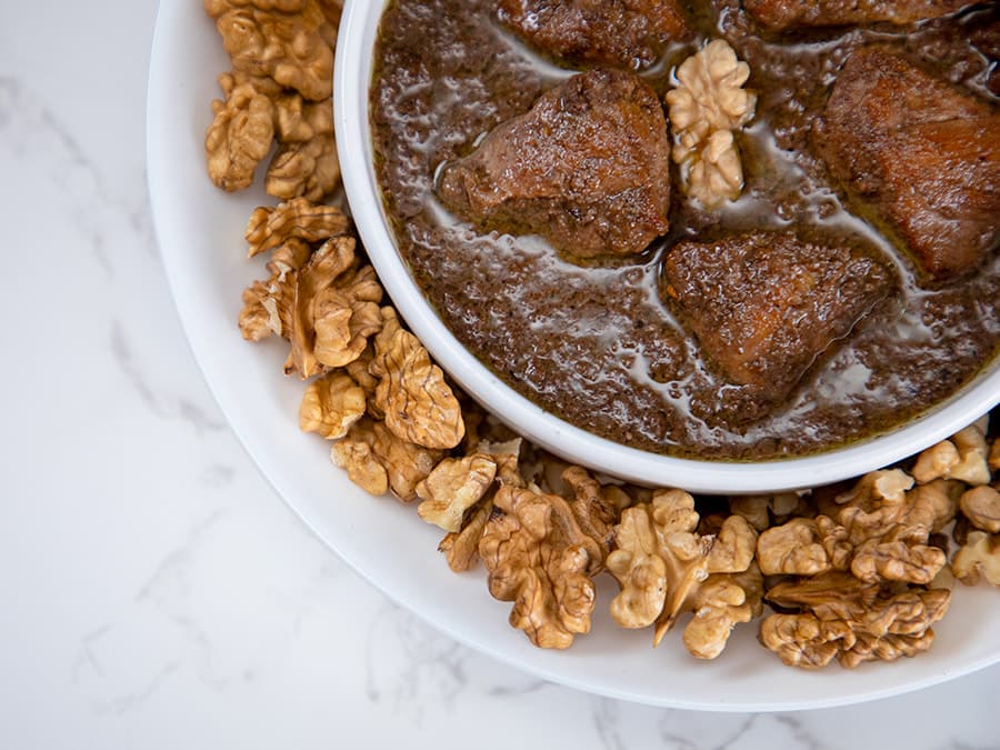 خورش فسنجان گردو با مرغ