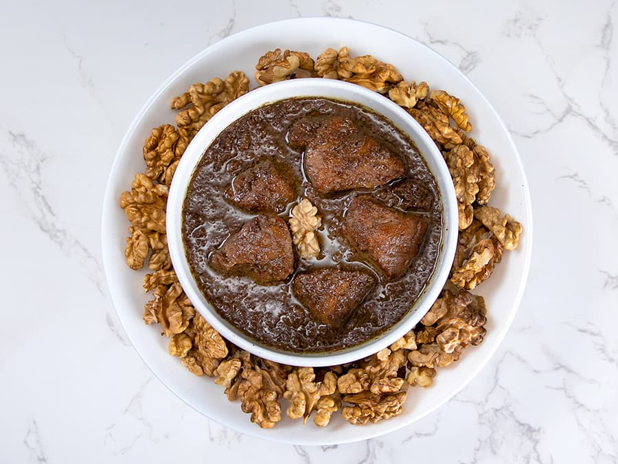 خورش فسنجان گردو با مرغ
