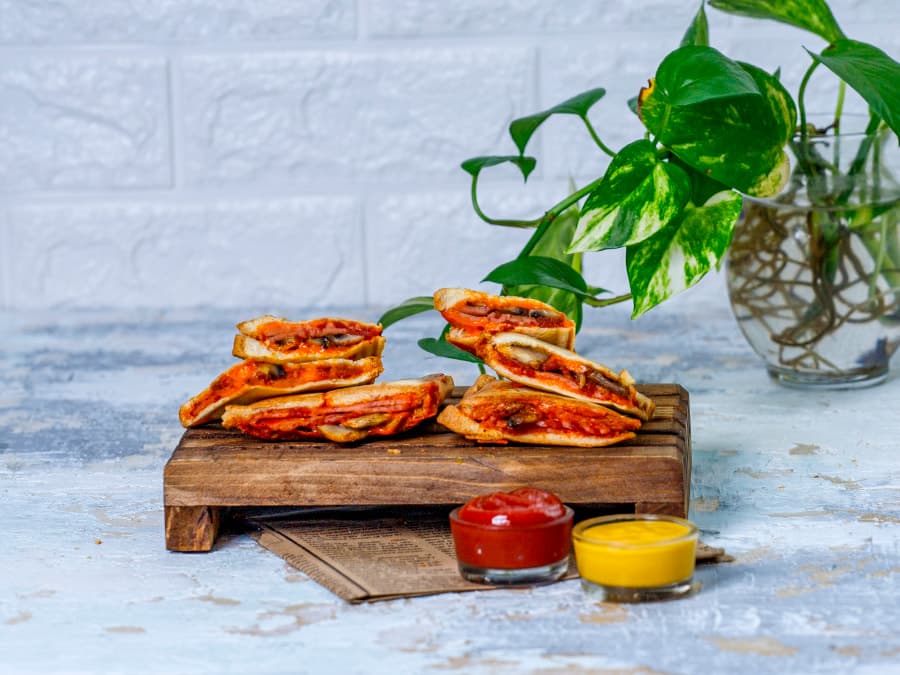 ساندویچ ژامبون و قارچ