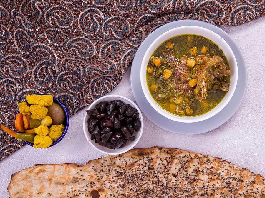 گوشت و نخود و اسفناج