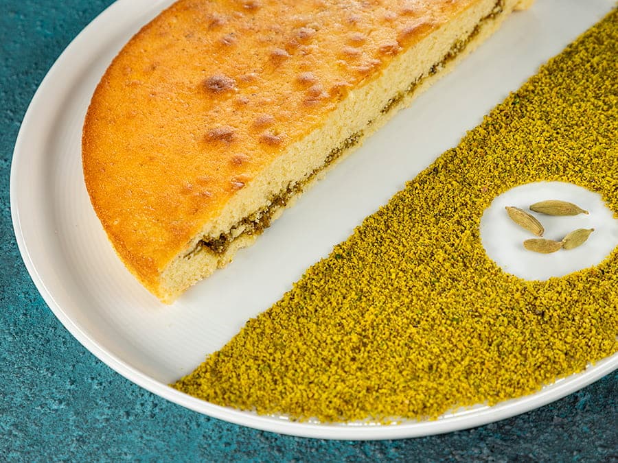 کیک مغزدار پسته و هل