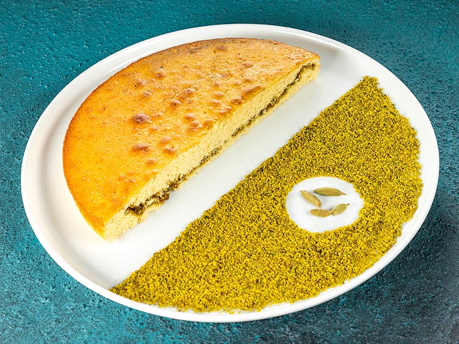 کیک مغزدار پسته و هل