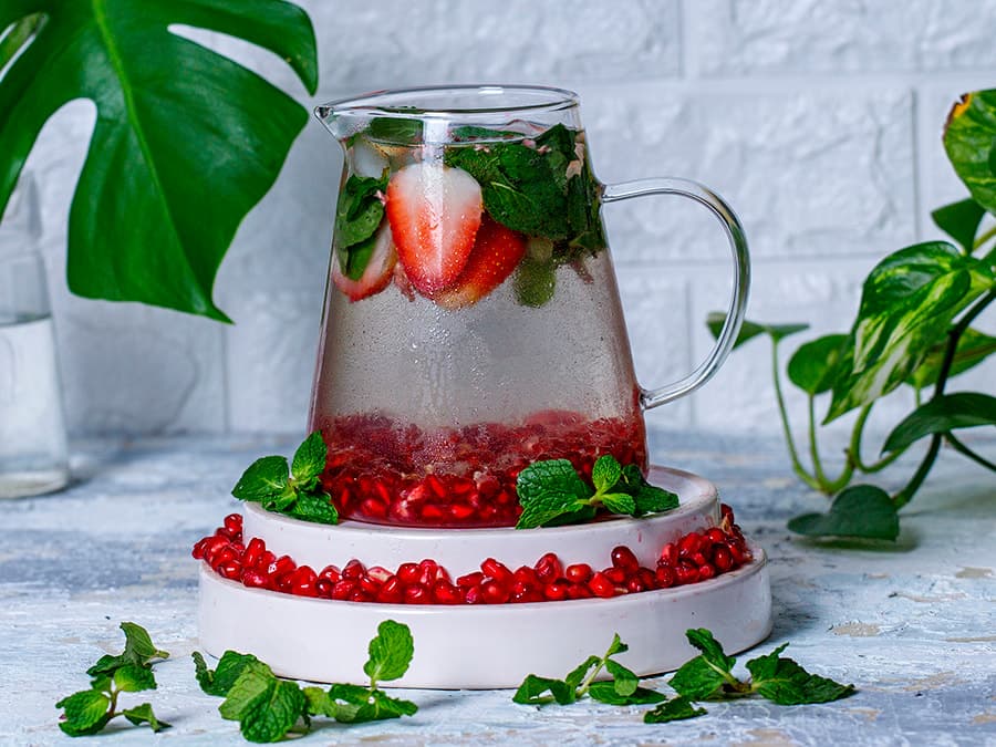 دتاکس (انار، توتفرنگی و نعناع)