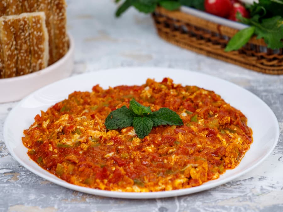 املت گوجه فرنگی و فلفل دلمهای